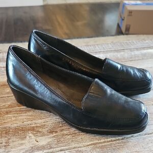 AEROSOLES Black Women's Loafers